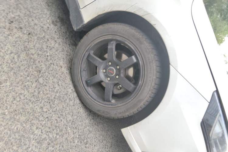 Used Roewe i6 2020 PLUS 1.6L CVT 4G Connected Glory Flagship Edition Right Front Wheel Hub