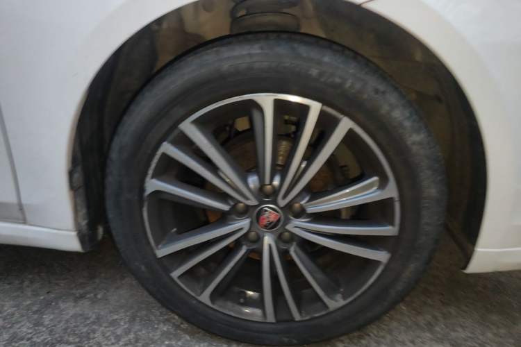 Used Roewe i6 2020 PLUS 1.6L CVT 4G Connected Glory Flagship Edition Right Front Wheel Hub
