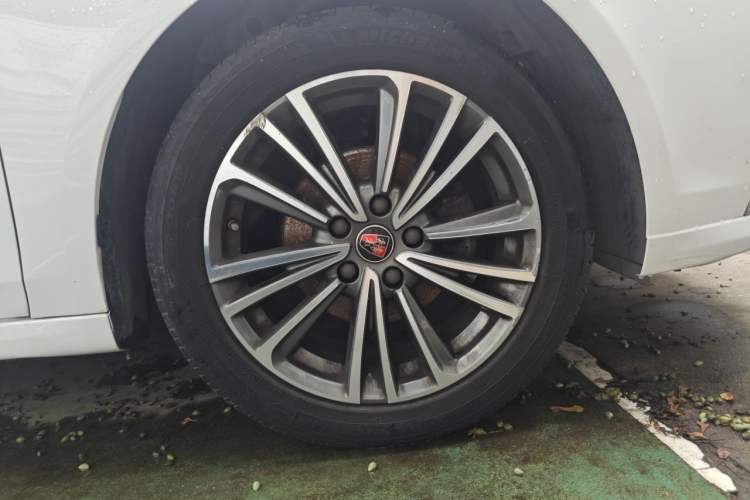 Used Roewe i6 2020 PLUS 1.6L CVT 4G Connected Glory Flagship Edition Right Front Wheel Hub