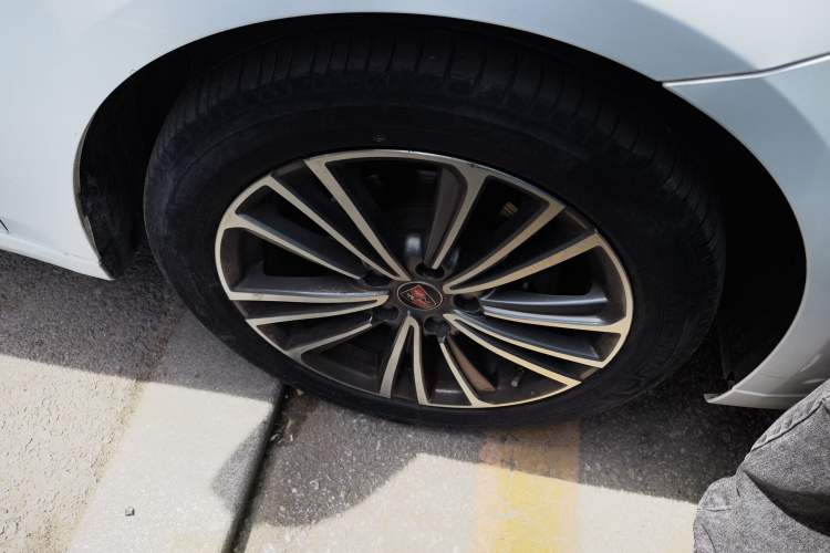 Used Roewe i6 2020 PLUS 1.6L CVT 4G Connected Glory Flagship Edition Right Front Wheel Hub