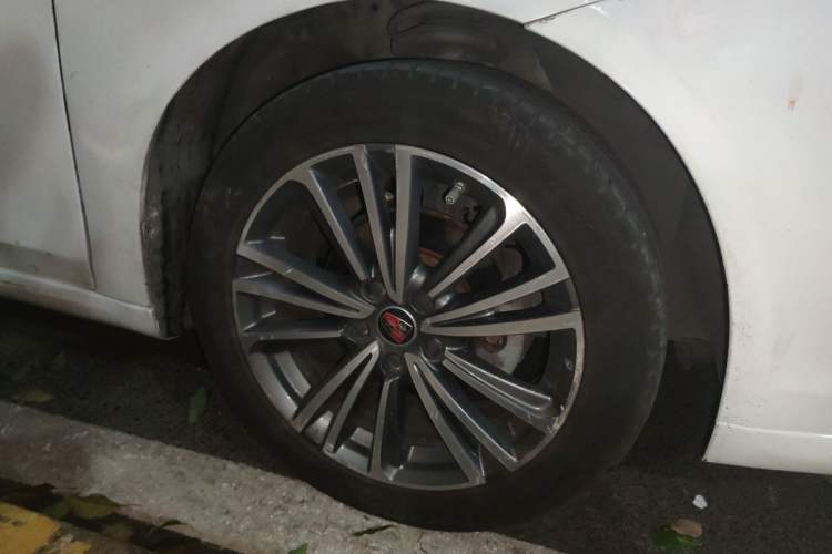 Used Roewe i6 2020 PLUS 1.6L CVT 4G Connected Glory Holographic Edition Right Front Wheel Hub