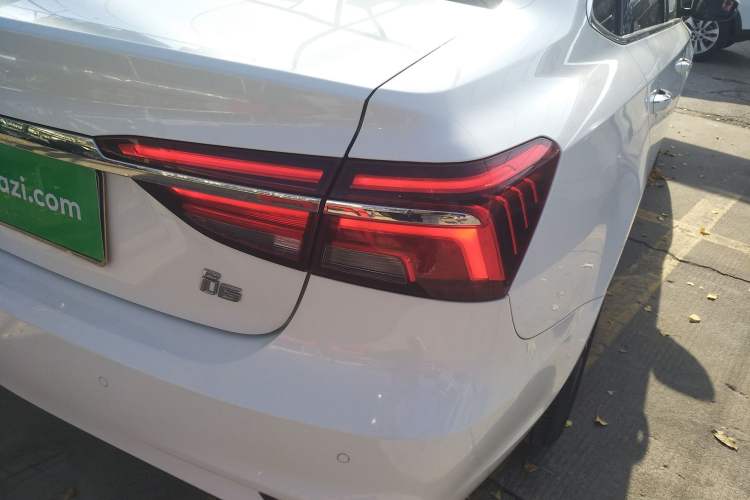 Used Roewe i6 2020 PLUS 1.6L CVT 4G Connected Glory Flagship Edition Right Rear Taillight