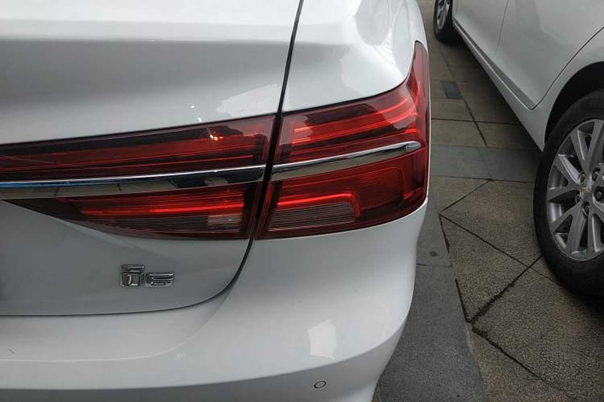 Used Roewe i6 2020 PLUS 1.6L CVT 4G Connected Glory Flagship Edition Right Rear Taillight