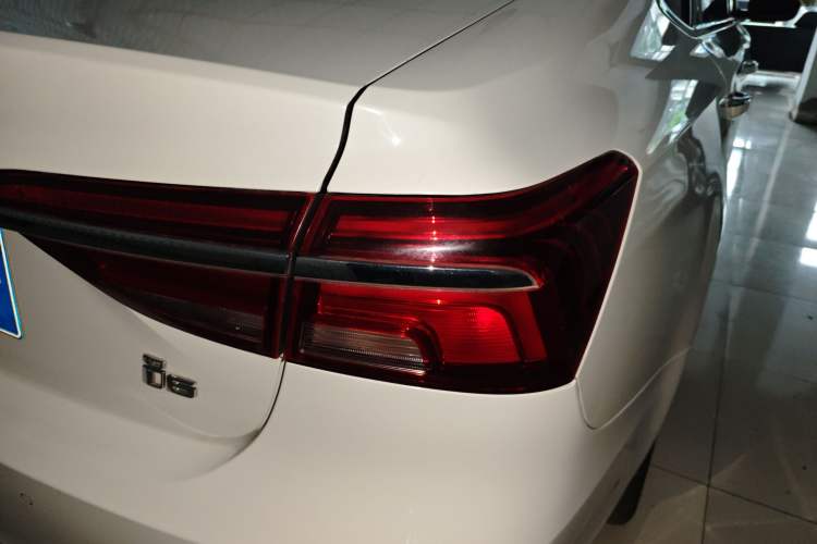 Used Roewe i6 2020 PLUS 1.6L CVT 4G Connected Glory Flagship Edition Right Rear Taillight