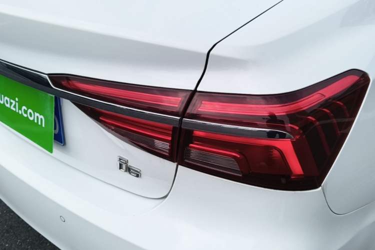Used Roewe i6 2020 PLUS 1.6L CVT 4G Connected Glory Flagship Edition Right Rear Taillight