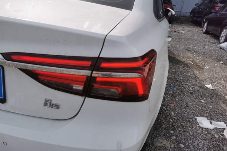 Used Roewe i6 2020 PLUS 1.6L CVT 4G Connected Glory Flagship Edition Right Rear Taillight