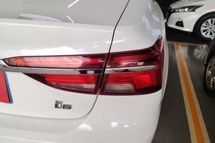 Used Roewe i6 2020 PLUS 1.6L CVT 4G Connected Glory Flagship Edition Right Rear Taillight