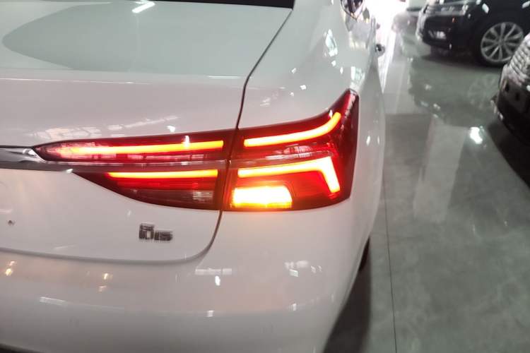 Used Roewe i6 2020 PLUS 1.6L CVT 4G Connected Glory Flagship Edition Right Rear Taillight