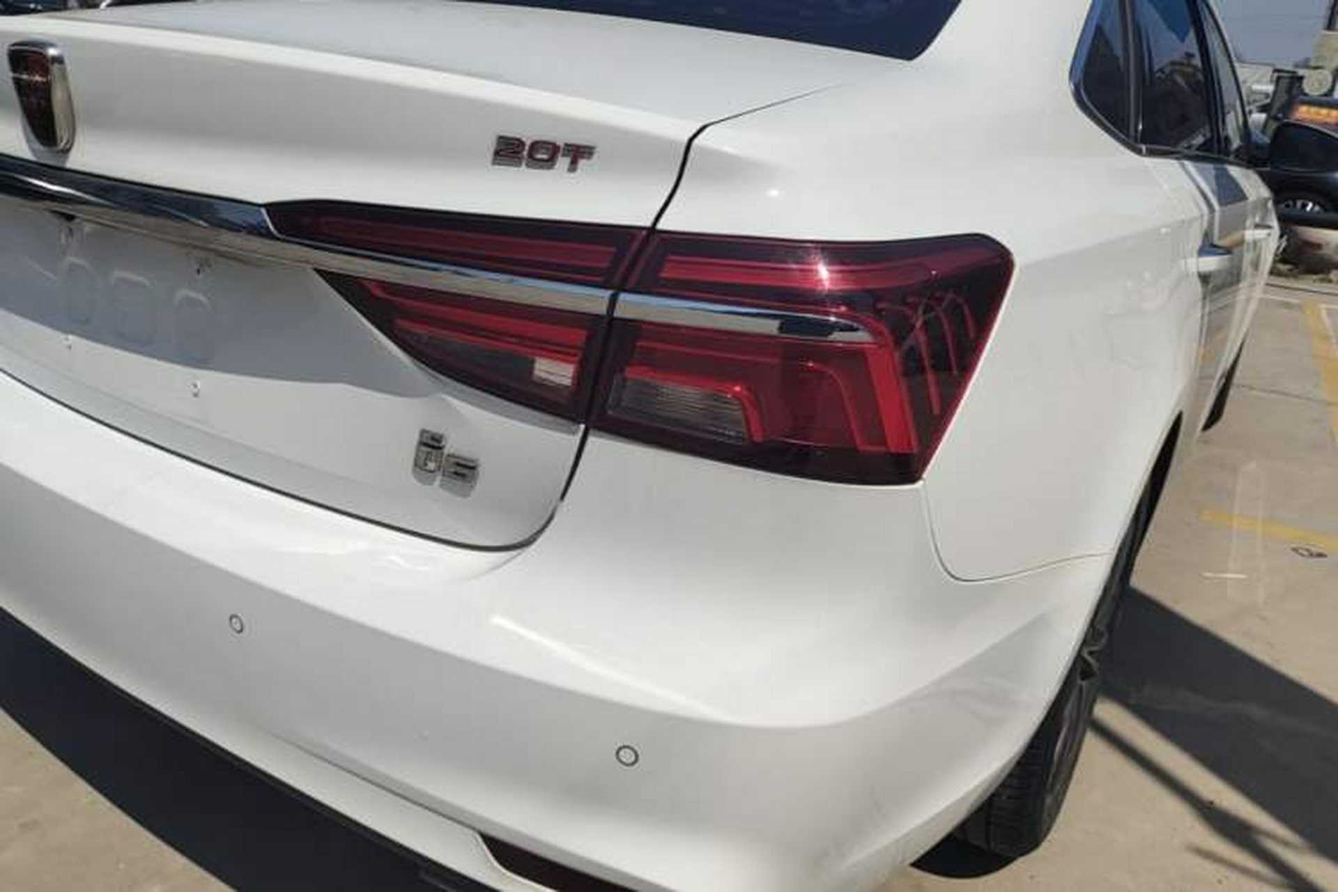 Used Roewe i6 2020 PLUS 20T TST 4G Connected Glory Flagship Edition Right Rear Taillight