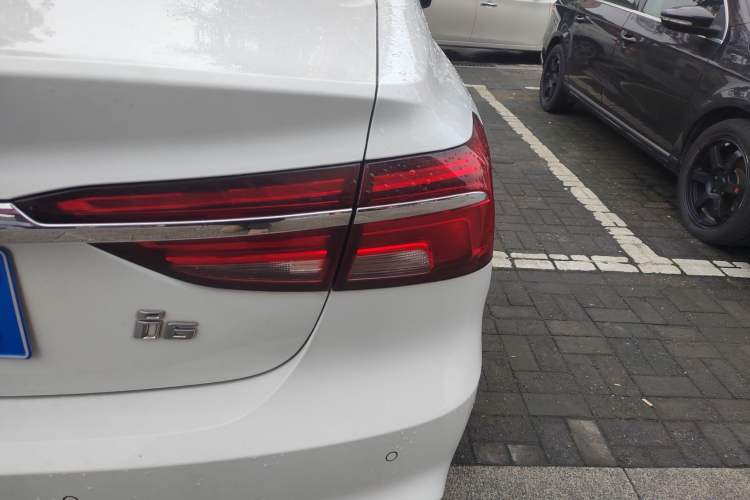 Used Roewe i6 2020 PLUS 1.6L CVT 4G Connected Glory Flagship Edition Right Rear Taillight