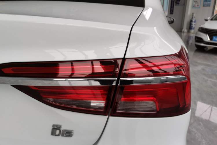 Used Roewe i6 2020 PLUS 1.6L CVT 4G Connected Glory Flagship Edition Right Rear Taillight