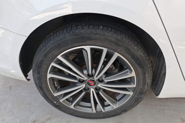 Used Roewe i6 2020 PLUS 1.6L CVT 4G Connected Glory Holographic Edition Right Rear Wheel Hub