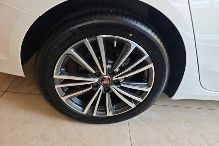 Used Roewe i6 2020 PLUS 1.6L CVT 4G Connected Glory Flagship Edition Right Rear Wheel Hub