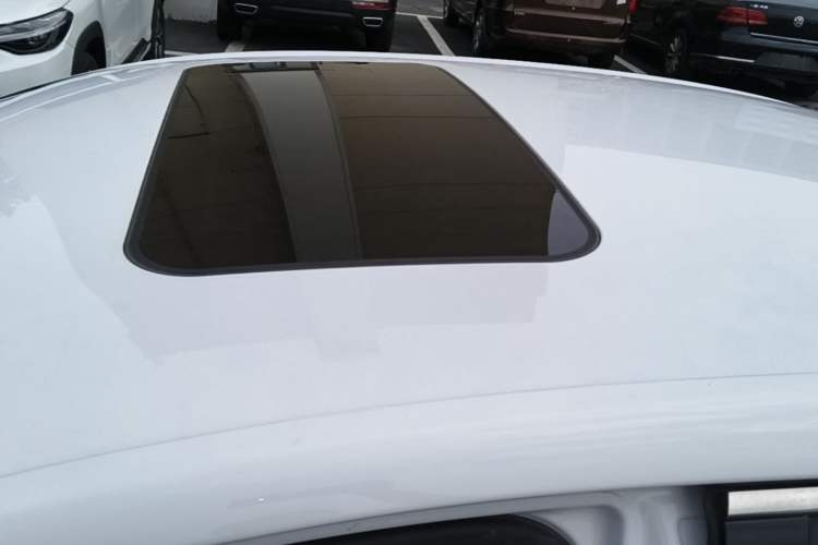 Used Roewe i6 2020 PLUS 1.6L CVT 4G Connected Glory Flagship Edition Roof