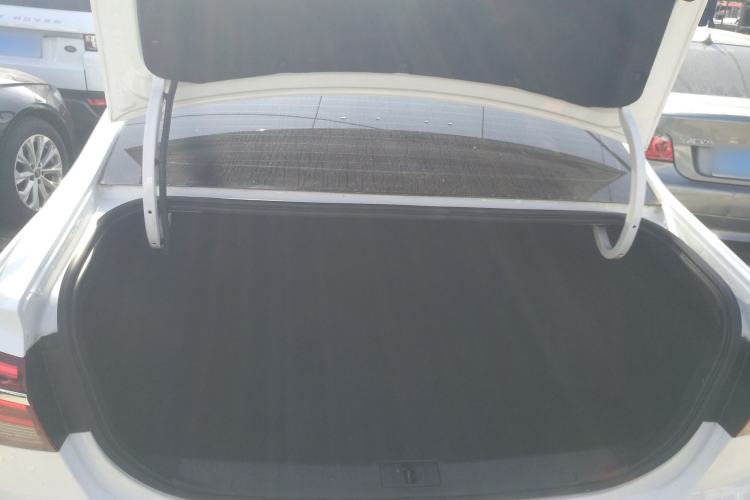 Used Roewe i6 2020 PLUS 1.6L CVT 4G Connected Glory Flagship Edition Trunk