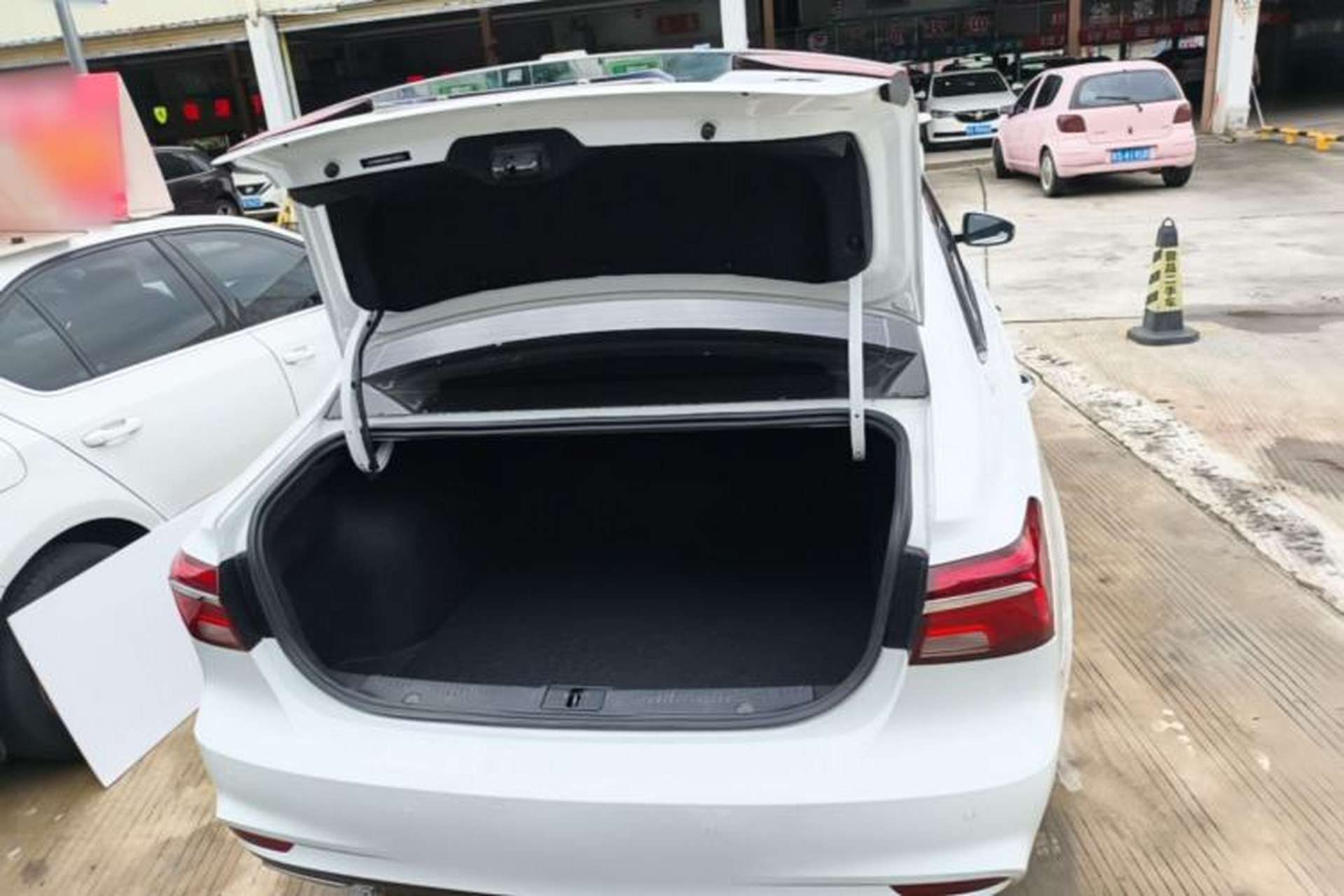 Used Roewe i6 2020 PLUS 1.6L CVT 4G Connected Glory Flagship Edition Trunk