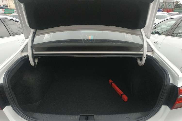 Used Roewe i6 2020 PLUS 1.6L CVT 4G Connected Glory Flagship Edition Trunk