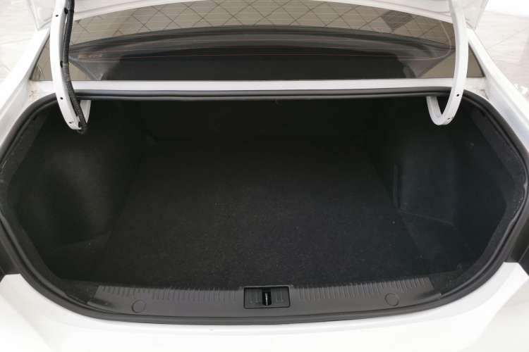 Used Roewe i6 2020 PLUS 1.6L CVT 4G Connected Glory Flagship Edition Trunk