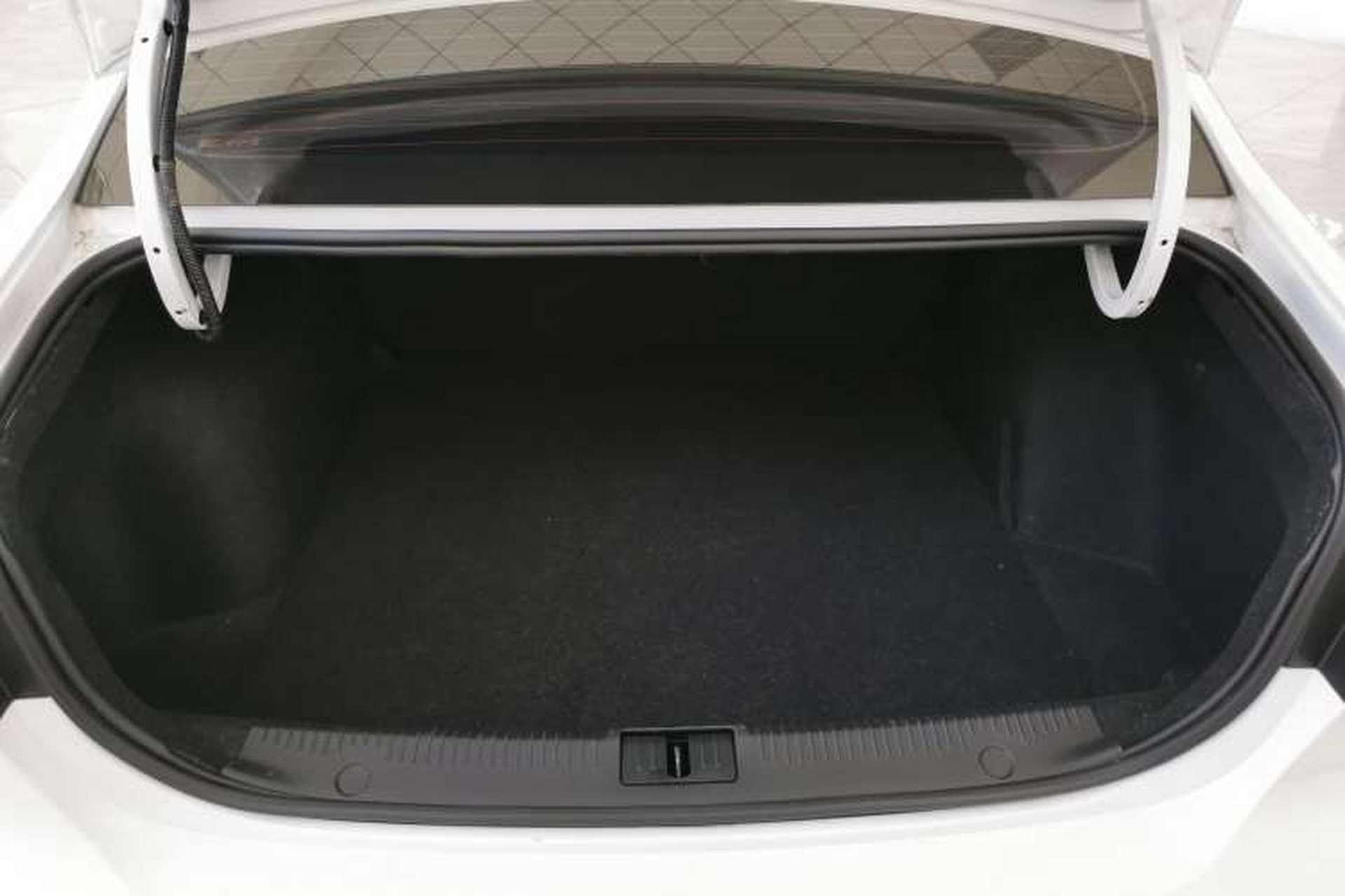 Used Roewe i6 2020 PLUS 1.6L CVT 4G Connected Glory Flagship Edition Trunk