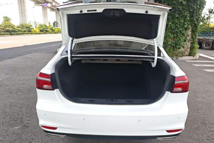 Used Roewe i6 2020 PLUS 1.6L CVT 4G Connected Glory Flagship Edition Trunk