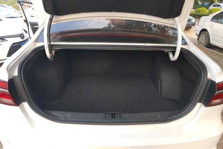Used Roewe i6 2020 PLUS 1.6L CVT 4G Connected Glory Flagship Edition Trunk