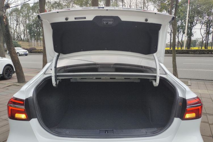 Used Roewe i6 2020 PLUS 1.6L CVT 4G Connected Glory Flagship Edition Trunk