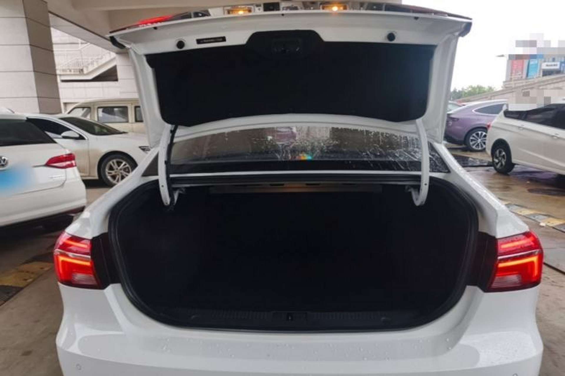 Used Roewe i6 2020 PLUS 1.6L CVT 4G Connected Glory Flagship Edition Trunk