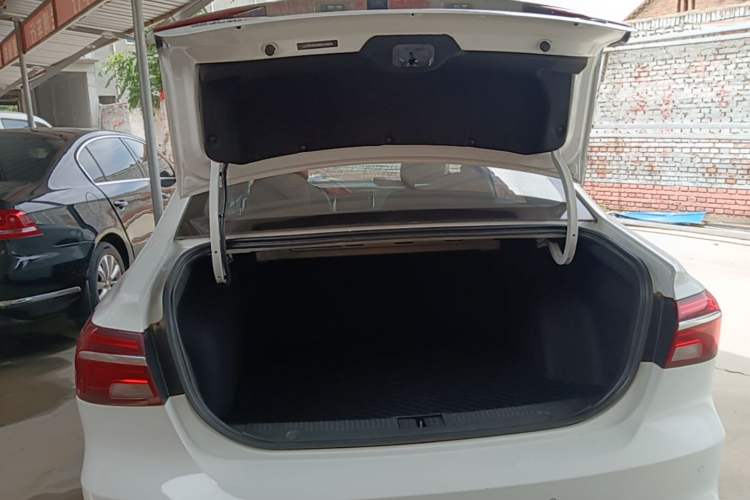 Used Roewe i6 2020 PLUS 1.6L CVT 4G Connected Glory Flagship Edition Trunk