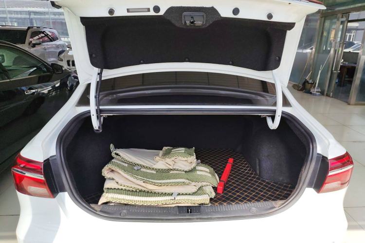 Used Roewe i6 2020 PLUS 1.6L CVT 4G Connected Glory Flagship Edition Trunk