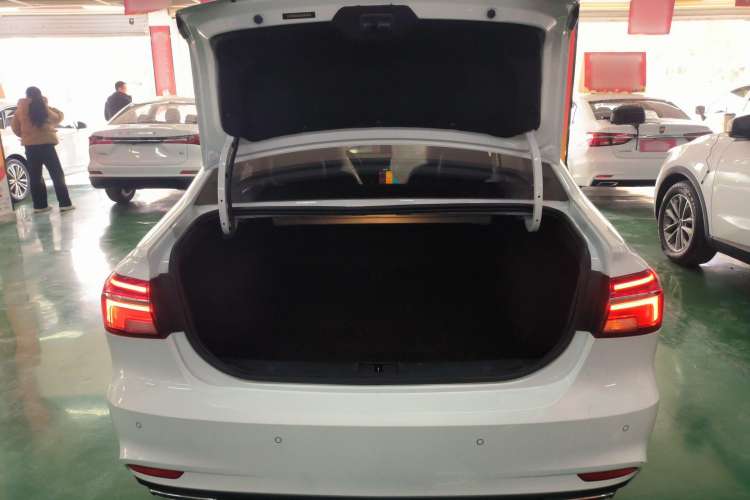 Used Roewe i6 2020 PLUS 1.6L CVT 4G Connected Glory Flagship Edition Trunk