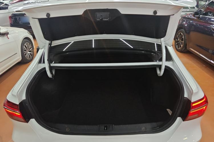 Used Roewe i6 2020 PLUS 1.6L CVT 4G Connected Glory Luxury Edition Trunk