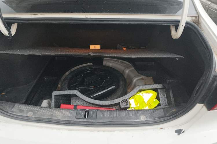 Used Roewe i6 2020 PLUS 1.6L CVT 4G Connected Glory Holographic Edition Trunk