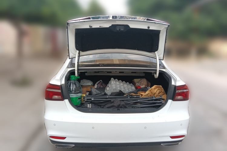 Used Roewe i6 2020 PLUS 1.6L CVT 4G Connected Glory Holographic Edition Trunk