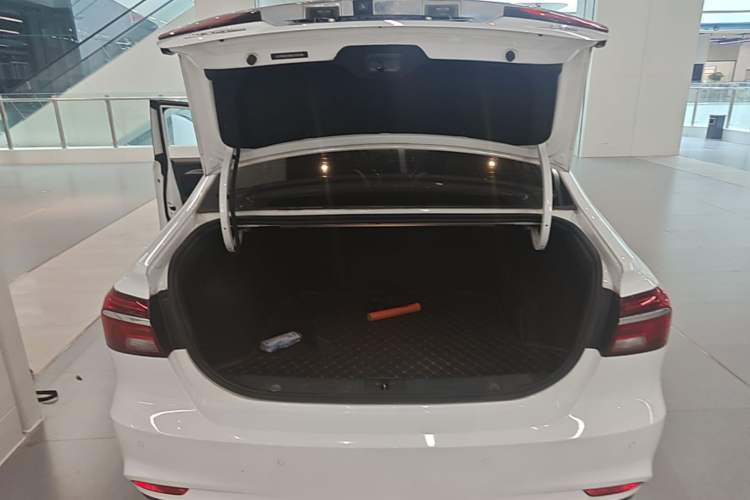 Used Roewe i6 2020 PLUS 1.6L CVT 4G Connected Glory Flagship Edition Trunk