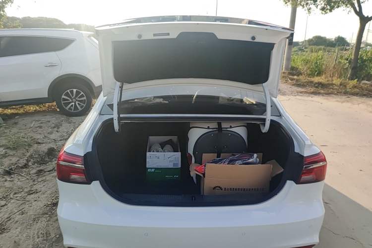 Used Roewe i6 2020 PLUS 20T TST 4G Connected Glory Flagship Edition Trunk