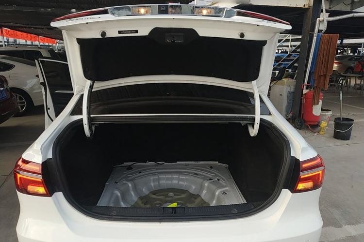Used Roewe i6 2020 PLUS 1.6L CVT 4G Connected Glory Flagship Edition Trunk