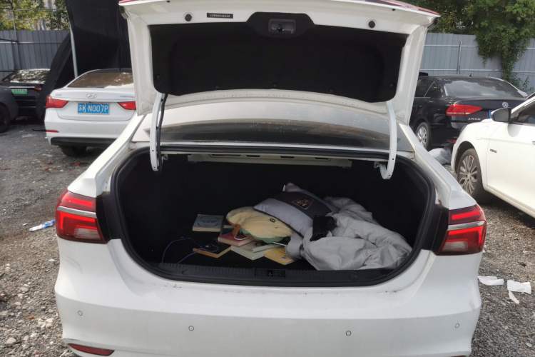 Used Roewe i6 2020 PLUS 1.6L CVT 4G Connected Glory Flagship Edition Trunk