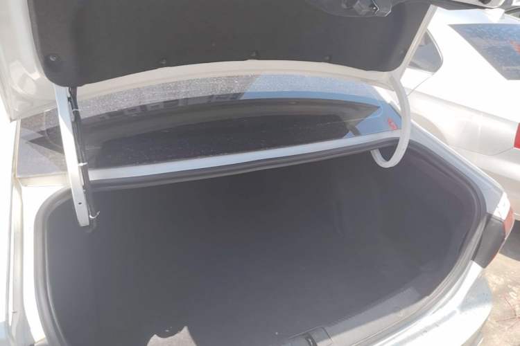 Used Roewe i6 2020 PLUS 1.6L Manual 4G Connect Glory Flagship Edition Trunk