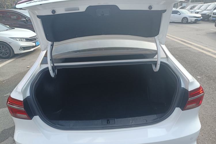 Used Roewe i6 2020 PLUS 1.6L CVT 4G Connected Glory Flagship Edition Trunk