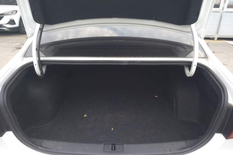 Used Roewe i6 2020 PLUS 1.6L CVT 4G Connected Glory Flagship Edition Trunk