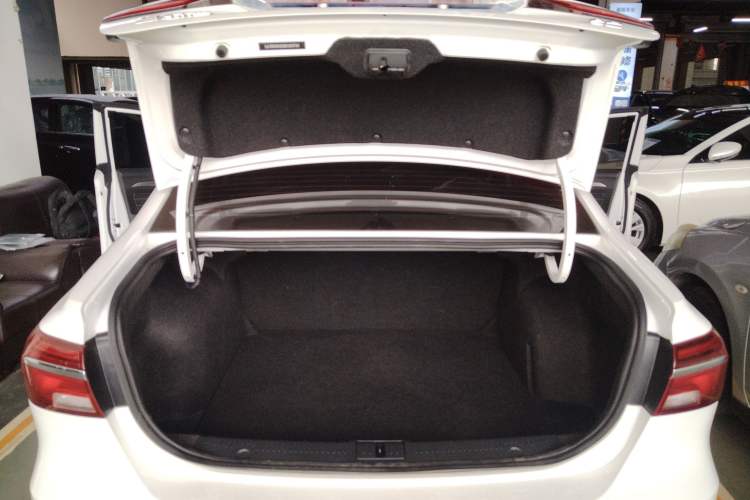 Used Roewe i6 2020 PLUS 1.6L CVT 4G Connected Glory Flagship Edition Trunk