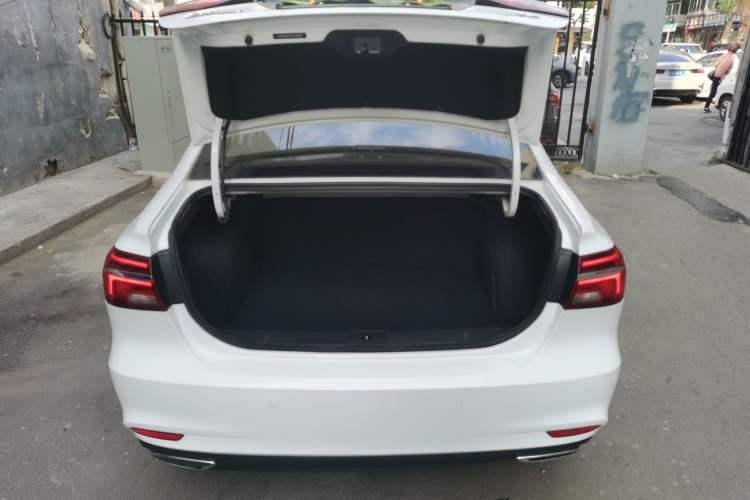 Used Roewe i6 2020 PLUS 1.6L CVT 4G Connected Glory Luxury Edition Trunk