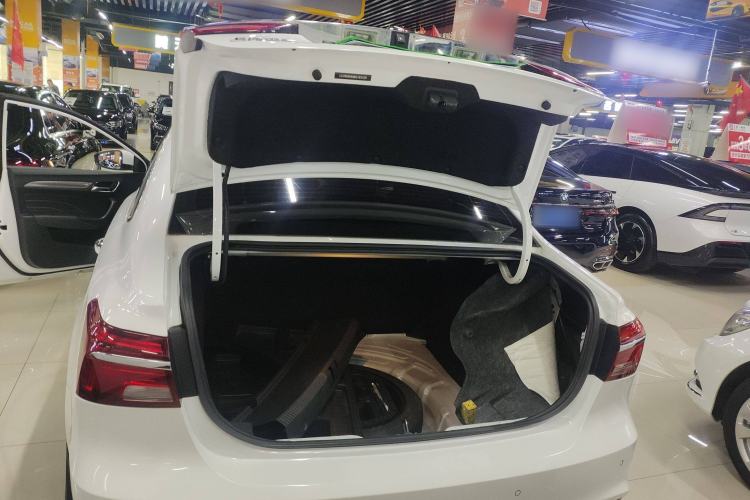 Used Roewe i6 2020 PLUS 1.6L CVT 4G Connected Glory Flagship Edition Trunk