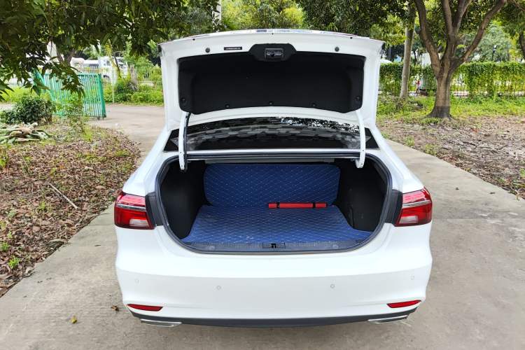 Used Roewe i6 2020 PLUS 1.6L CVT 4G Connected Glory Flagship Edition Trunk