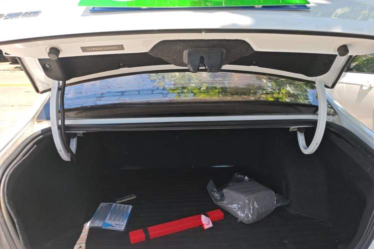 Used Roewe i6 2020 PLUS 1.6L CVT 4G Connected Glory Holographic Edition Trunk