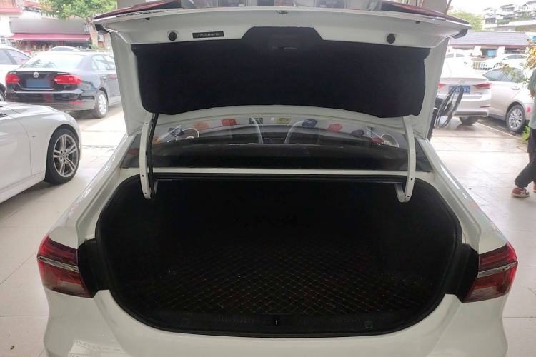 Used Roewe i6 2020 PLUS 1.6L CVT 4G Connected Glory Flagship Edition Trunk