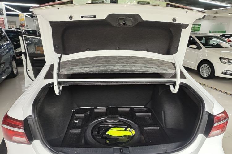 Used Roewe i6 2020 PLUS 1.6L CVT 4G Connected Glory Flagship Edition Trunk