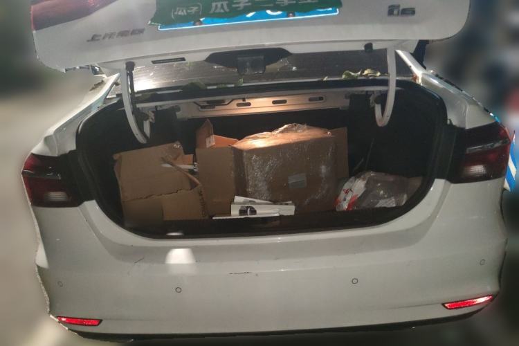 Used Roewe i6 2020 PLUS 1.6L CVT 4G Connected Glory Holographic Edition Trunk