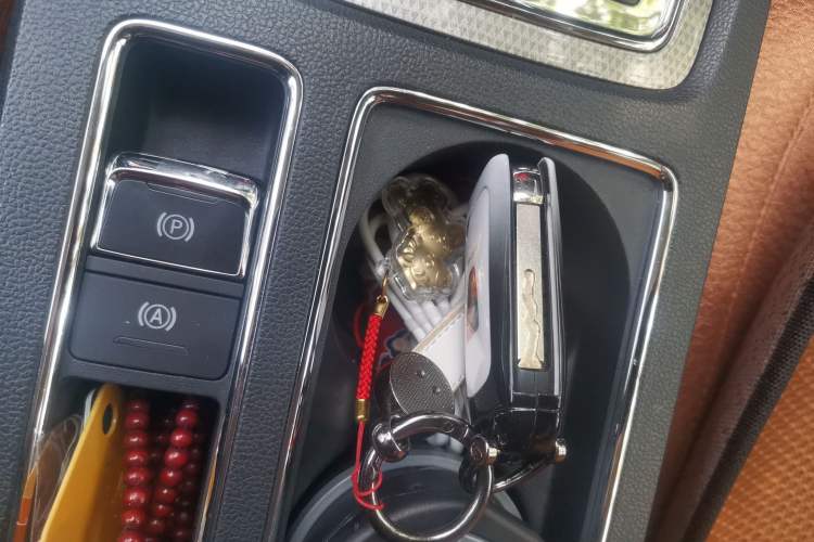 Used Roewe i6 2020 PLUS 1.6L CVT 4G Connected Glory Holographic Edition Vehicle Key