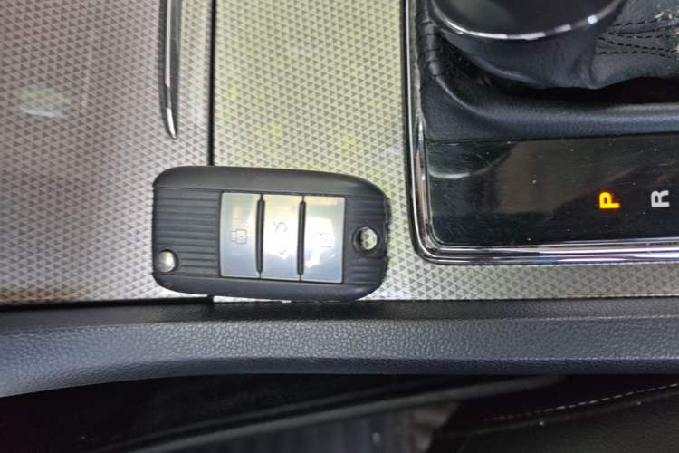 Used Roewe i6 2020 PLUS 1.6L CVT 4G Connected Glory Holographic Edition Vehicle Key